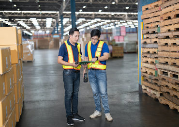 Warehouse workers error istock  tongpool piasupun  1410031159